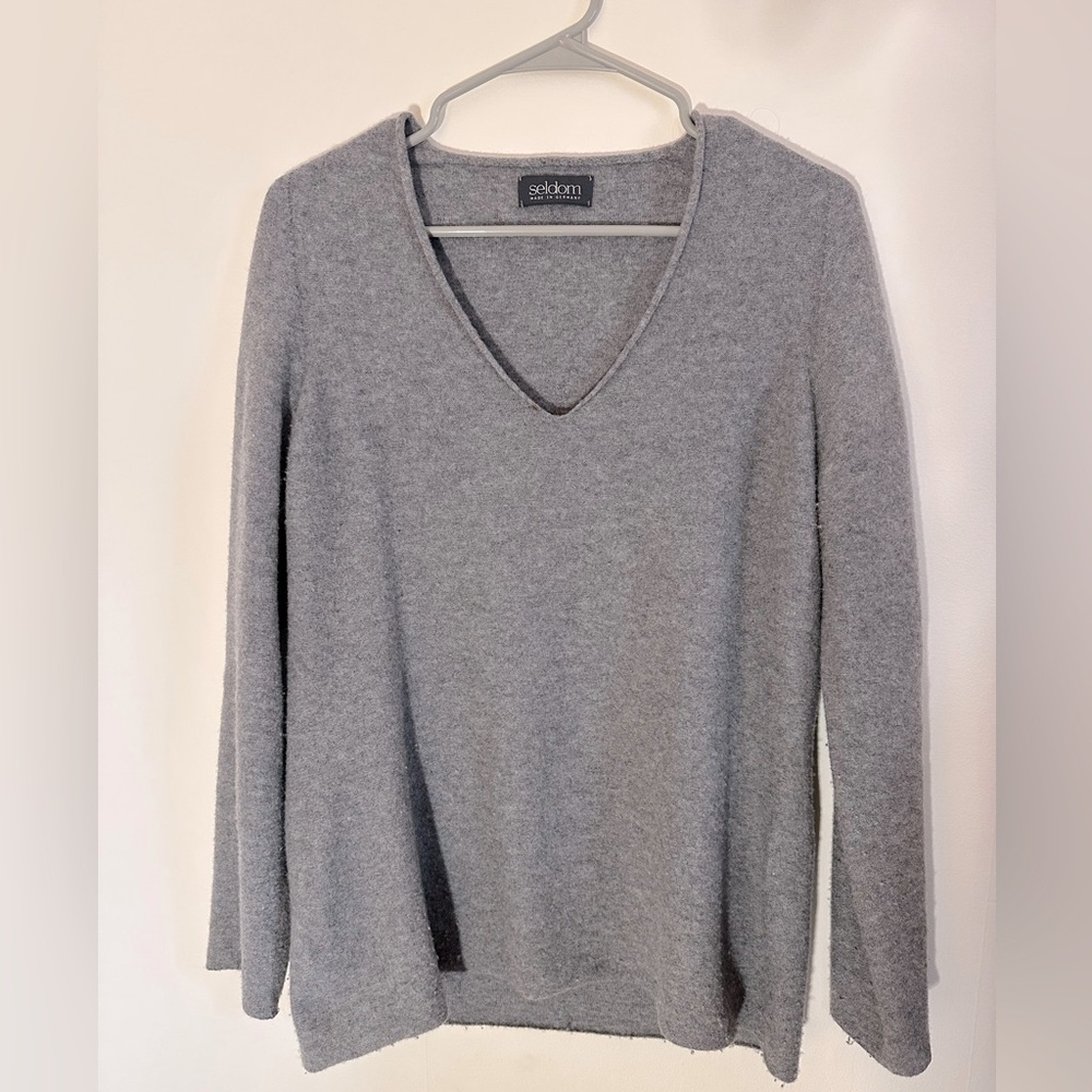 Seldom v-neck wool sweater from Germany